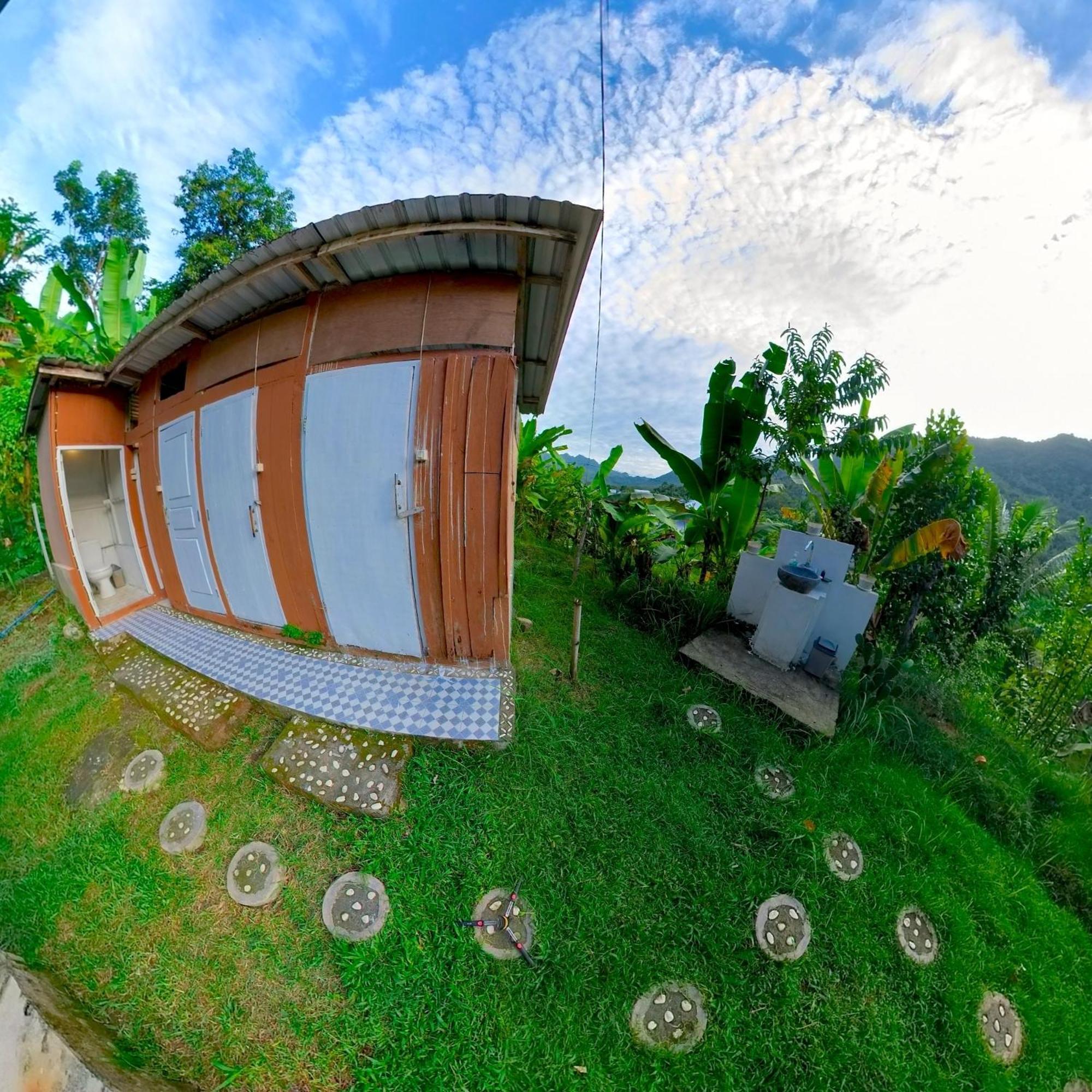 De Chicktoria Hostel Pemenang Luaran gambar